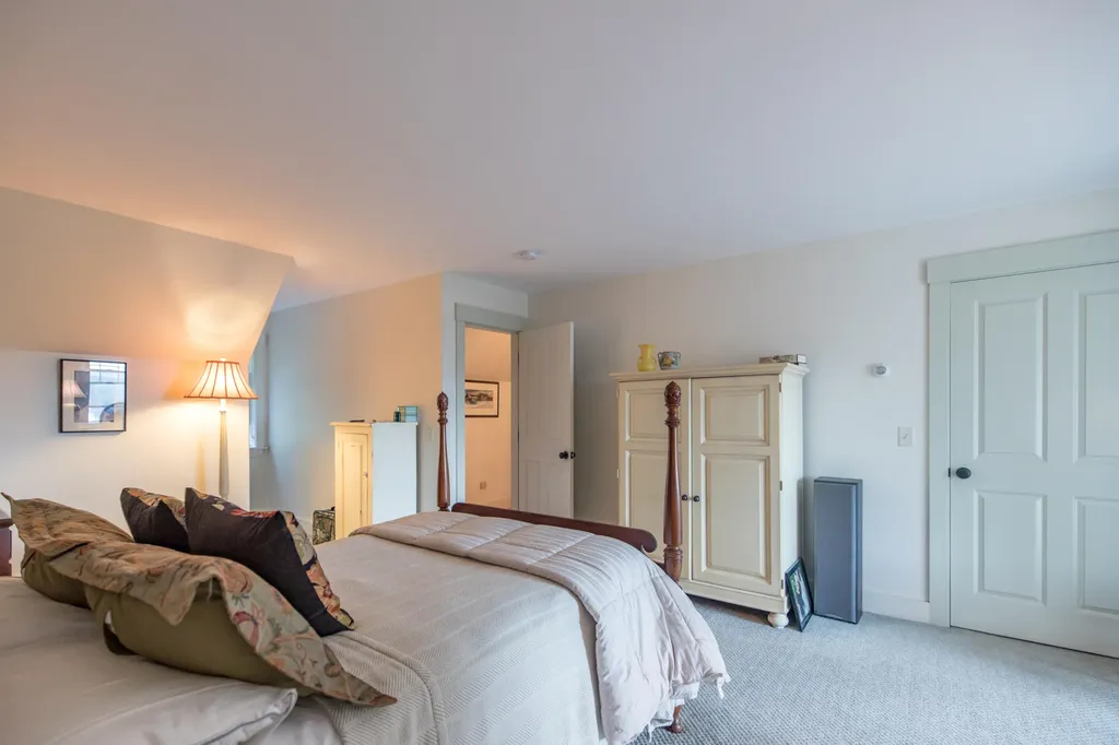 54 Merles Landing Norway ME 04268