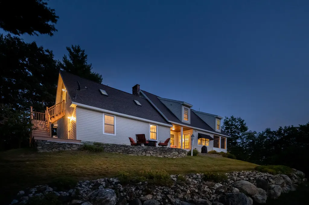54 Merles Landing Norway ME 04268