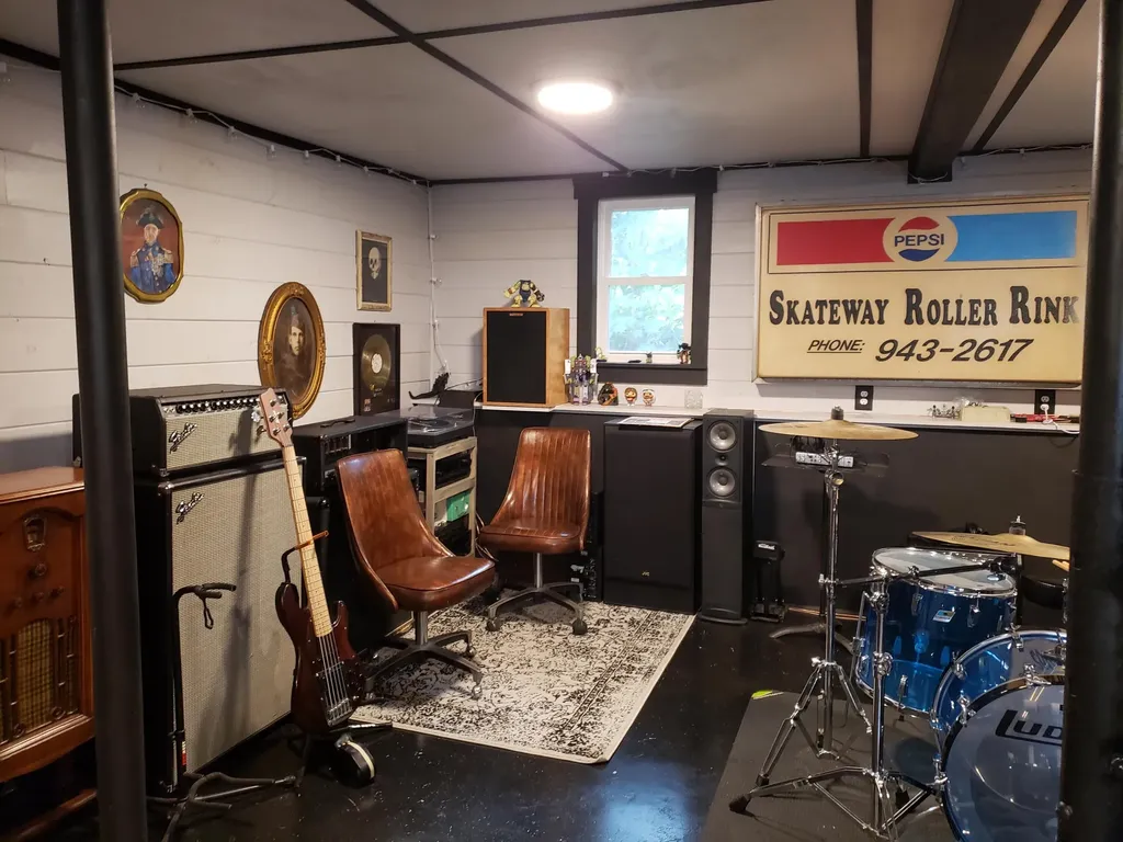 28 Eaton Street Old Town ME 04468