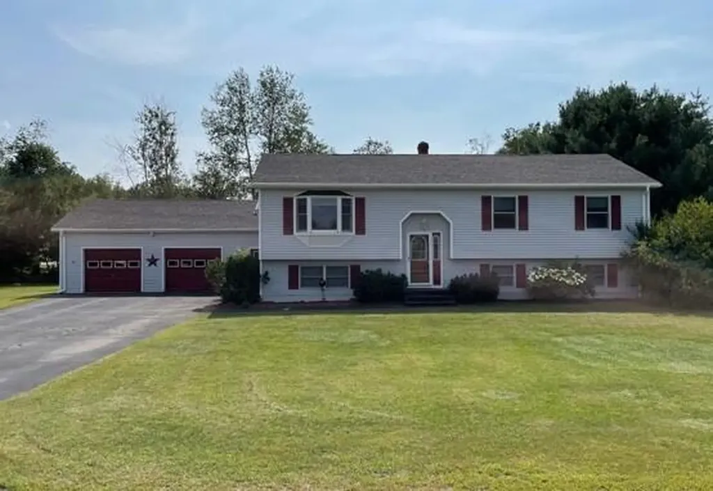 23 Robin Court Skowhegan ME 04976