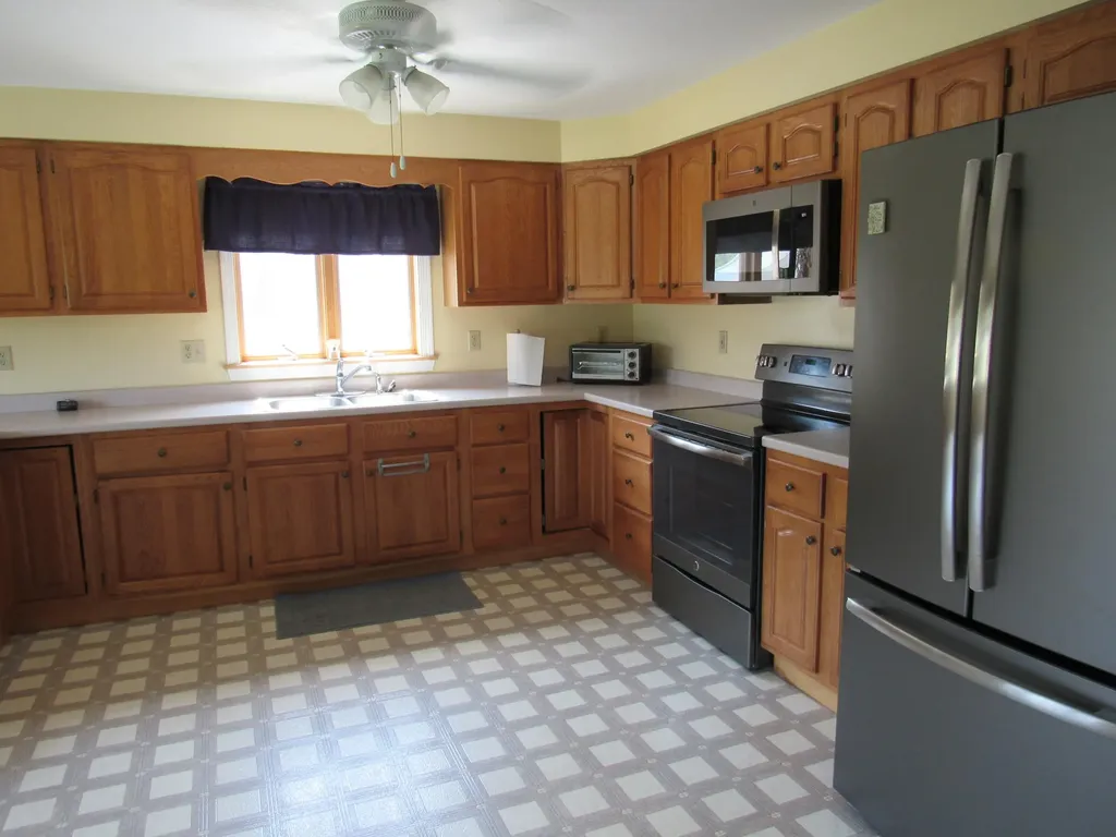 23 Robin Court Skowhegan ME 04976