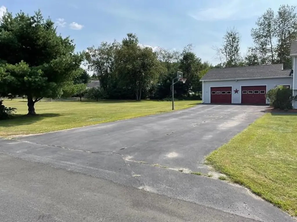 23 Robin Court Skowhegan ME 04976
