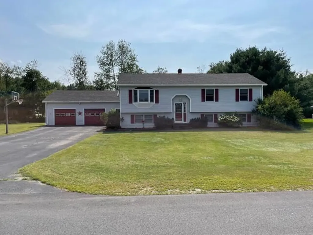 23 Robin Court Skowhegan ME 04976