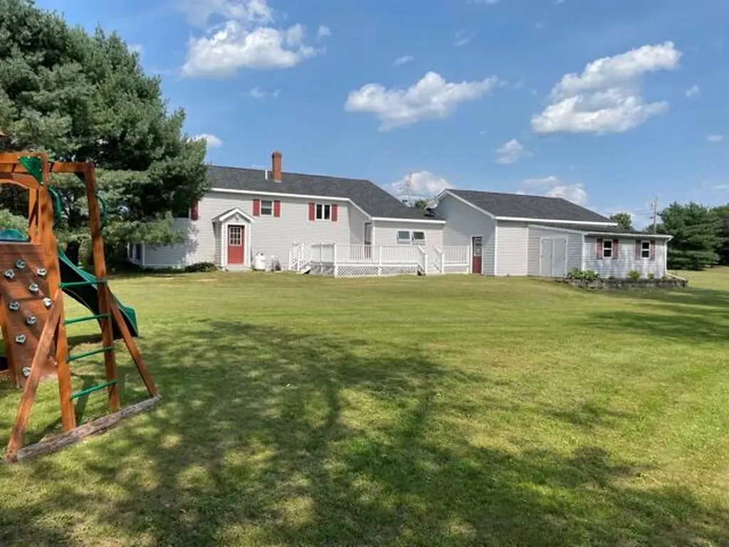23 Robin Court Skowhegan ME 04976