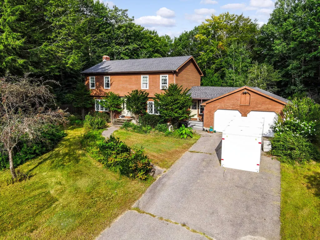 17 Adams Circle Buxton ME 04093