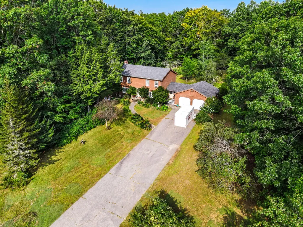 17 Adams Circle Buxton ME 04093