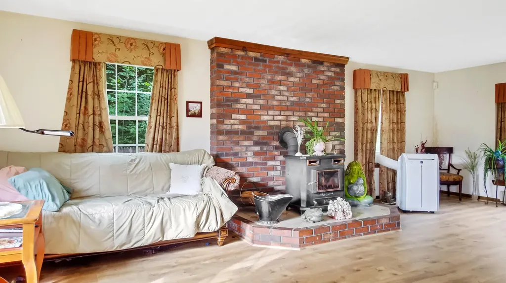 17 Adams Circle Buxton ME 04093