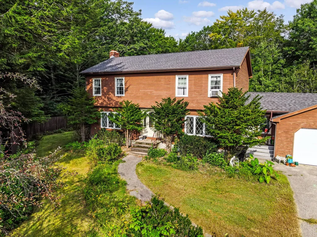 17 Adams Circle Buxton ME 04093