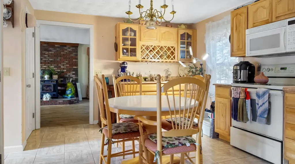 17 Adams Circle Buxton ME 04093
