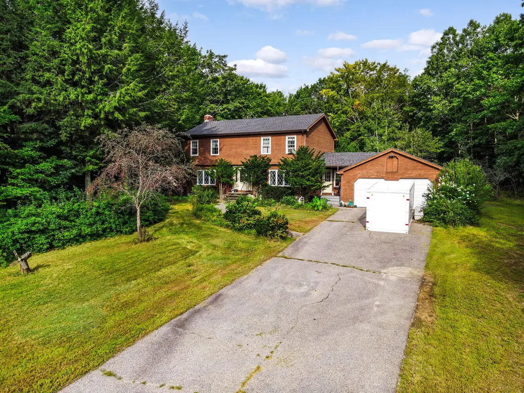 17 Adams Circle Buxton ME 04093