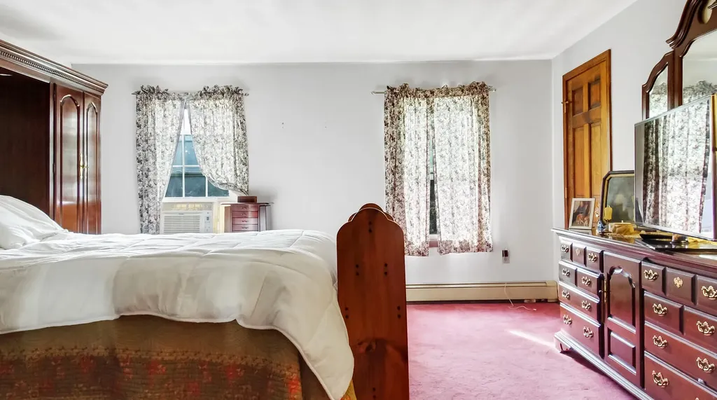 17 Adams Circle Buxton ME 04093