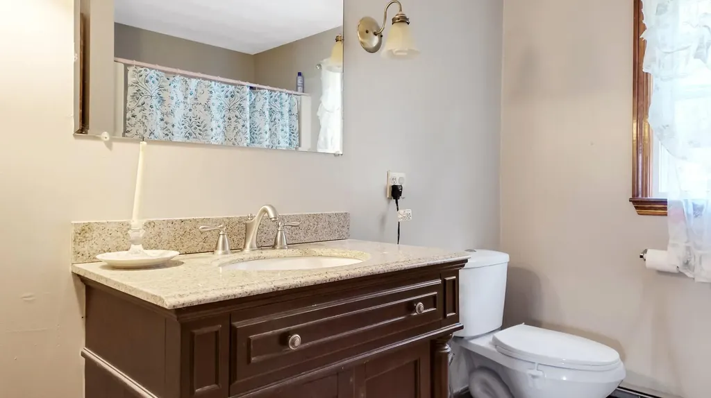 17 Adams Circle Buxton ME 04093
