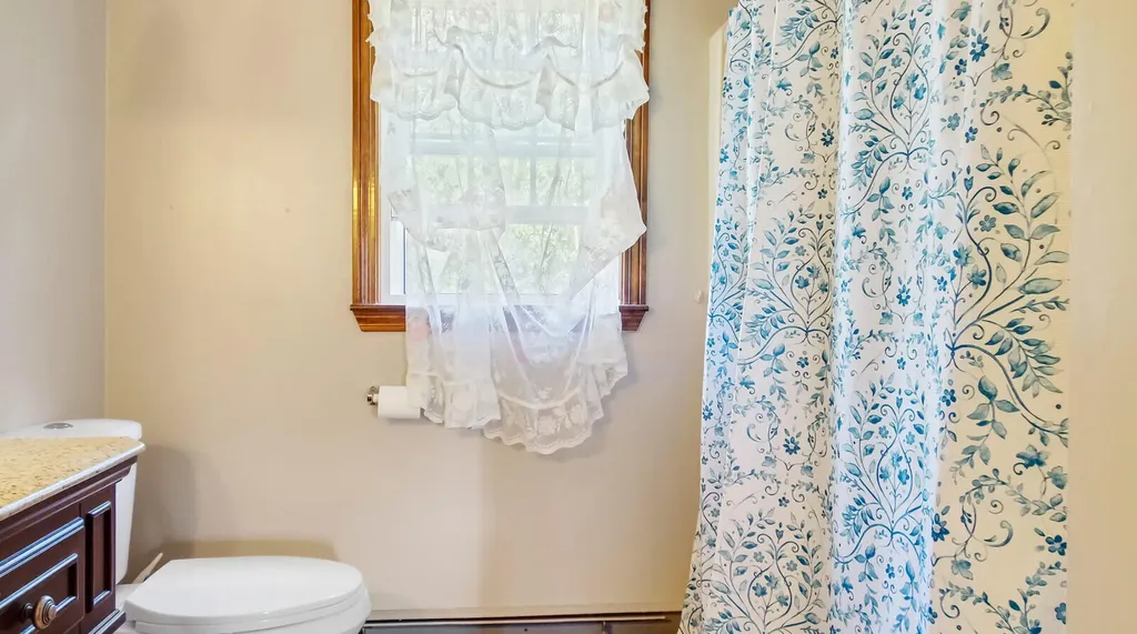 17 Adams Circle Buxton ME 04093