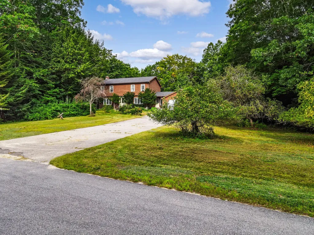 17 Adams Circle Buxton ME 04093