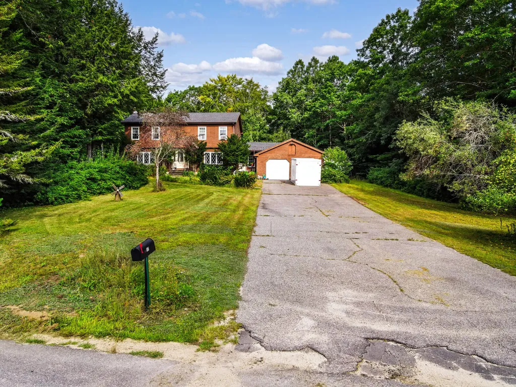 17 Adams Circle Buxton ME 04093
