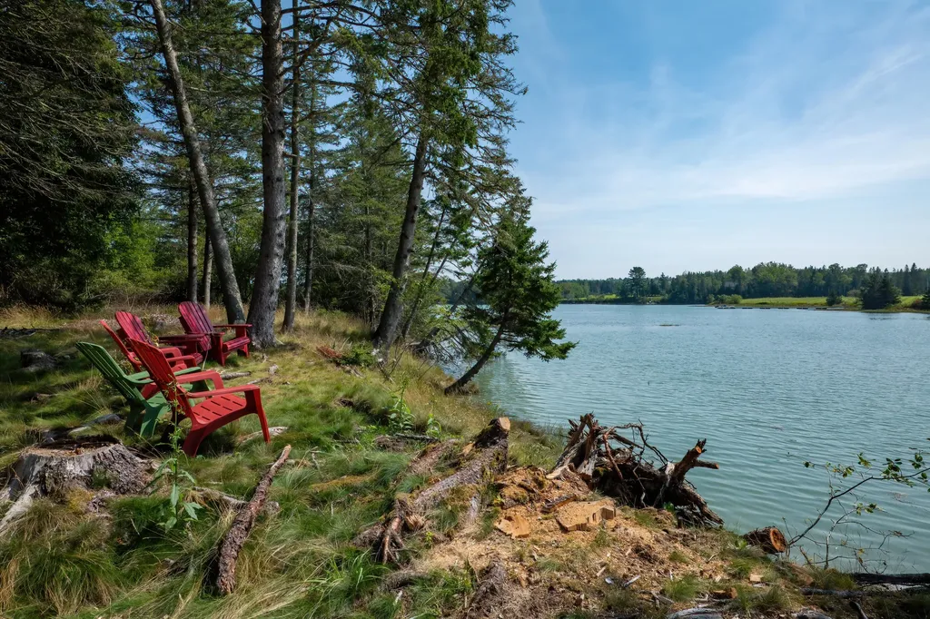 153 Woodcock Lane Lamoine ME 04605