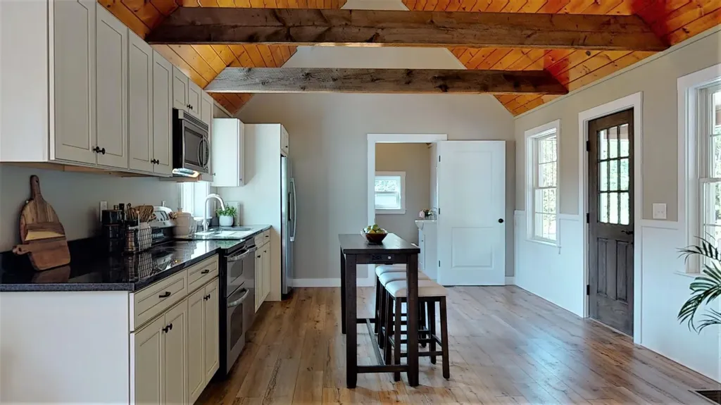 102 Cape Road Raymond ME 04071