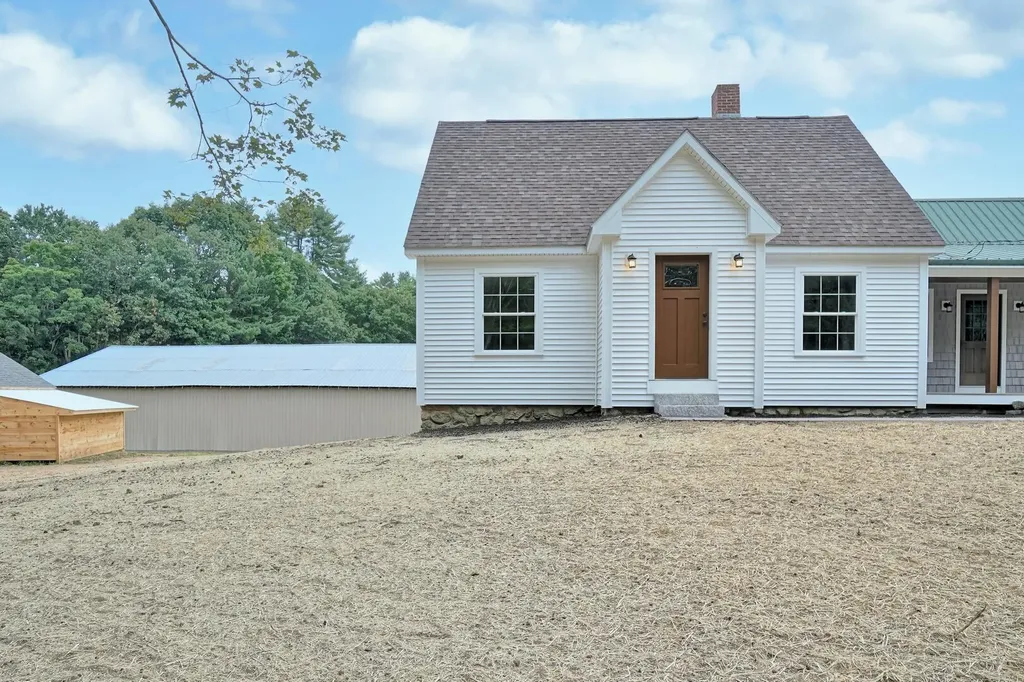 102 Cape Road Raymond ME 04071