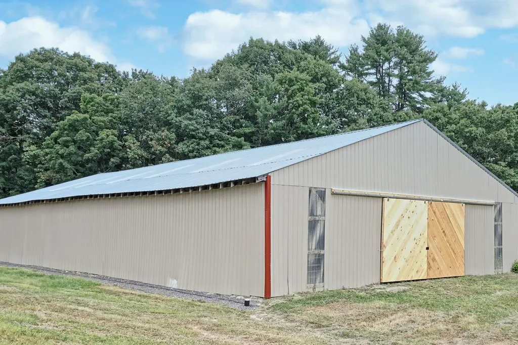 102 Cape Road Raymond ME 04071