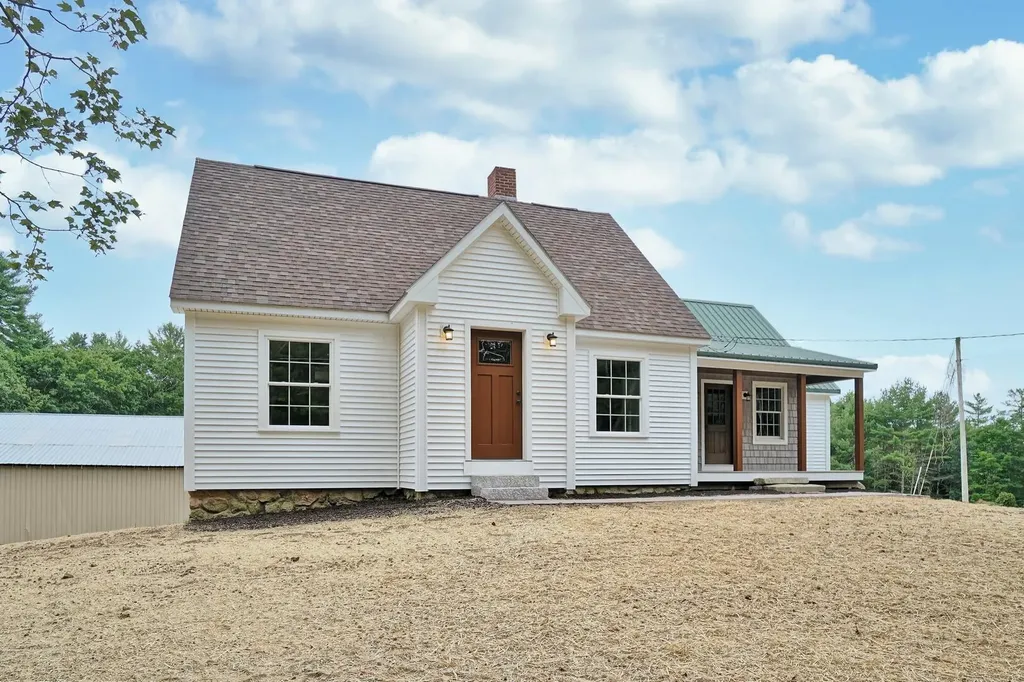102 Cape Road Raymond ME 04071