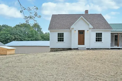 102 Cape Road Raymond ME 04071
