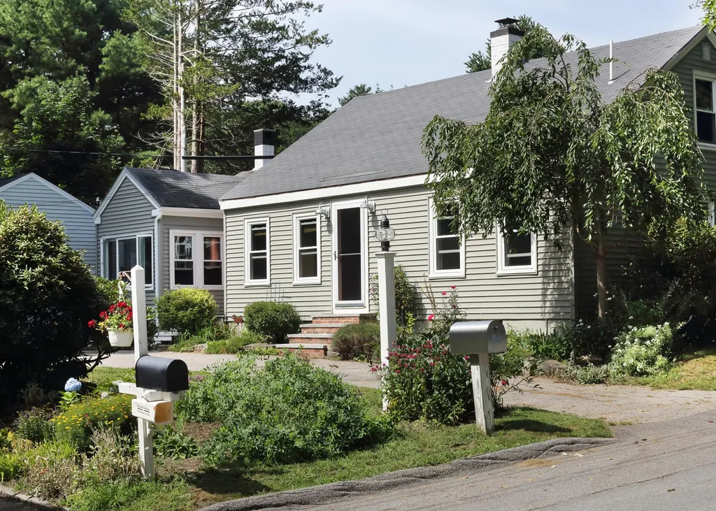23 Amerescoggin Road Falmouth ME 04105