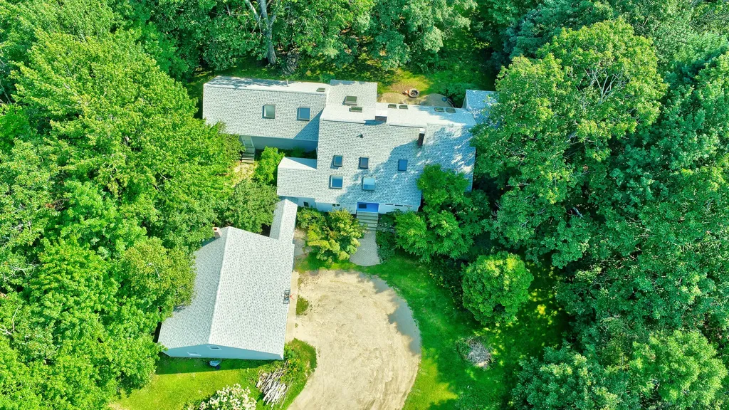 29 Penny Lane Blue Hill ME 04614
