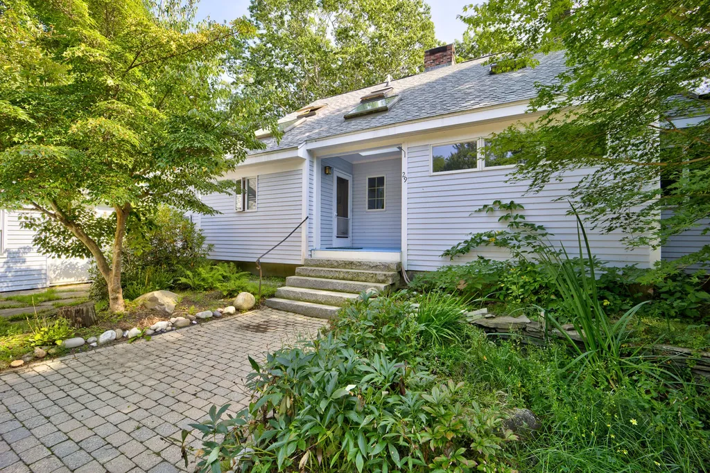 29 Penny Lane Blue Hill ME 04614