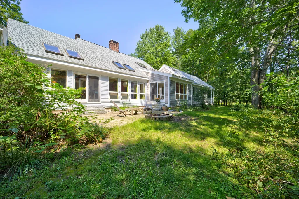 29 Penny Lane Blue Hill ME 04614