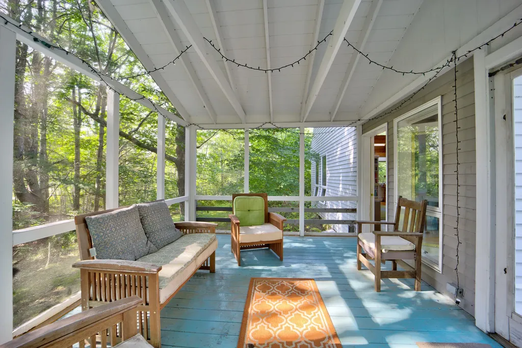 29 Penny Lane Blue Hill ME 04614