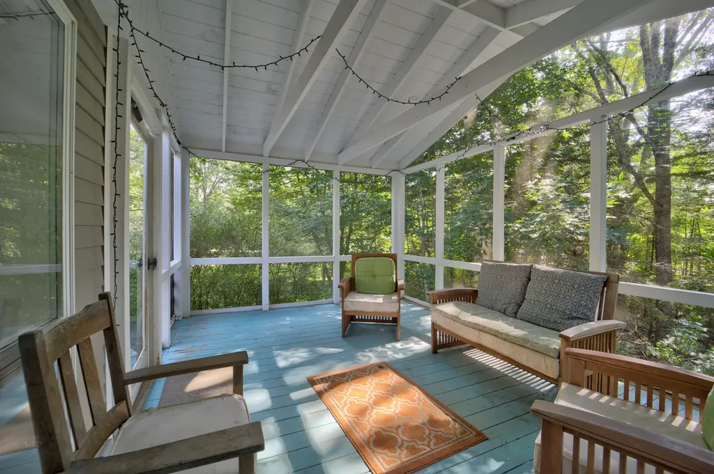 29 Penny Lane Blue Hill ME 04614