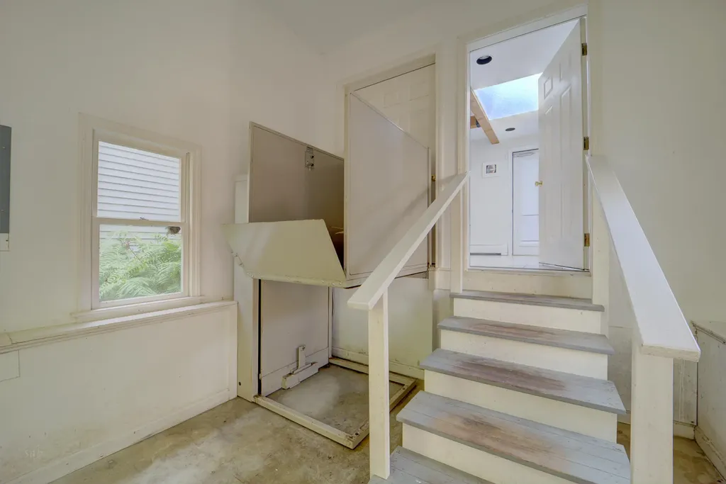 29 Penny Lane Blue Hill ME 04614