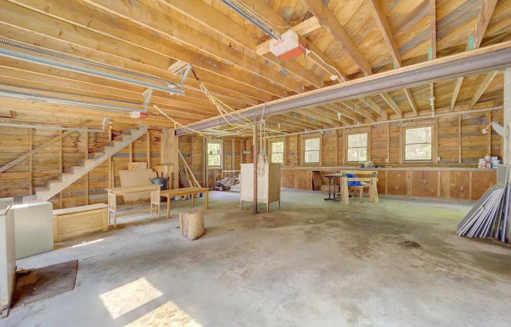29 Penny Lane Blue Hill ME 04614
