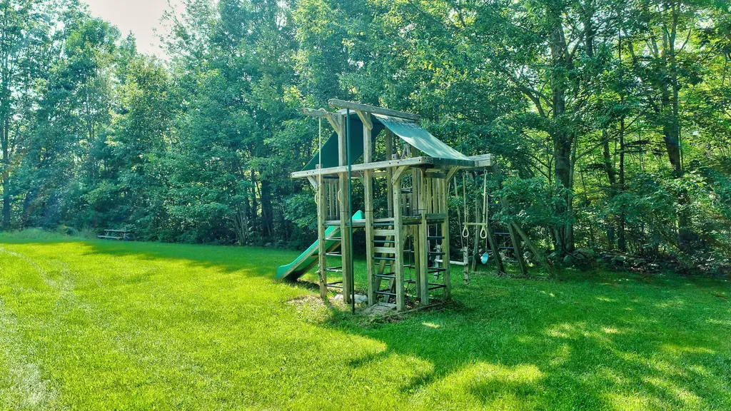 29 Penny Lane Blue Hill ME 04614