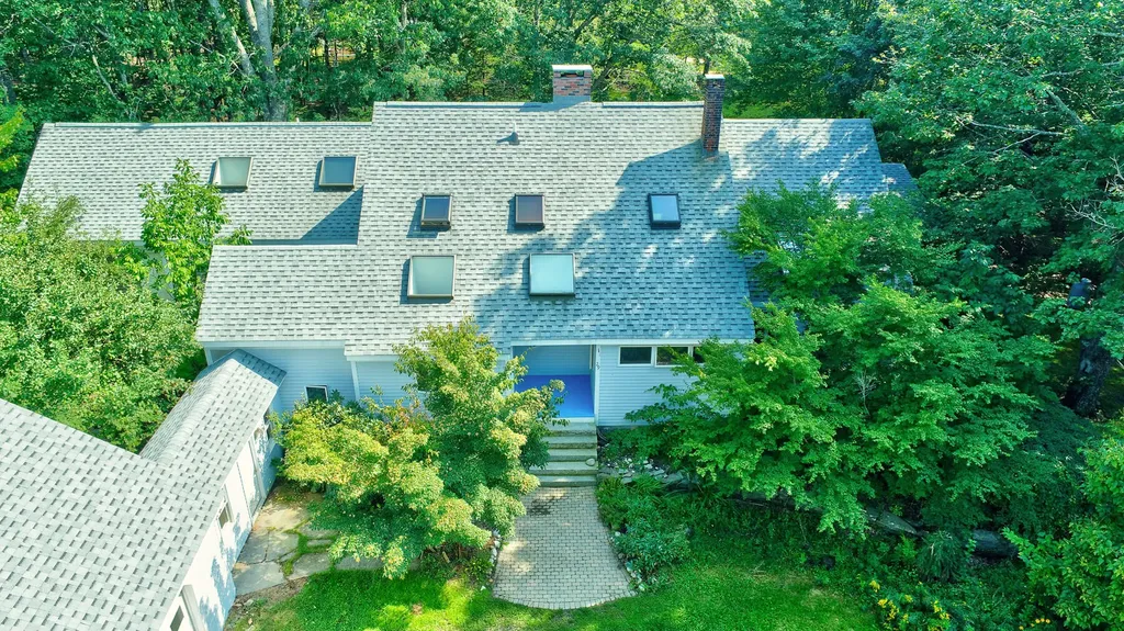 29 Penny Lane Blue Hill ME 04614