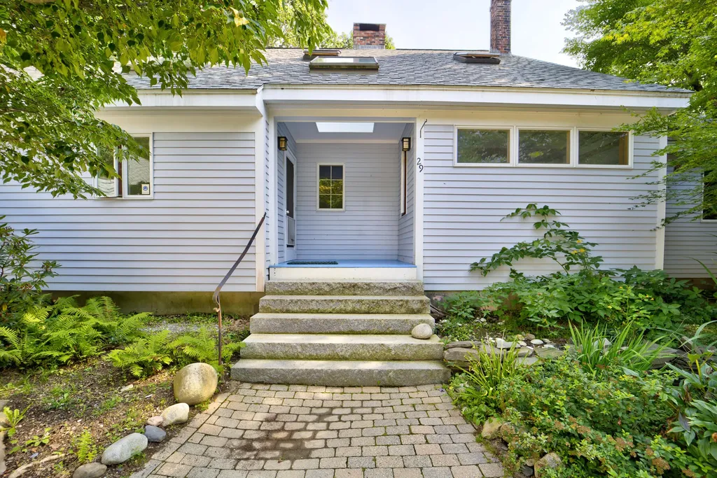 29 Penny Lane Blue Hill ME 04614