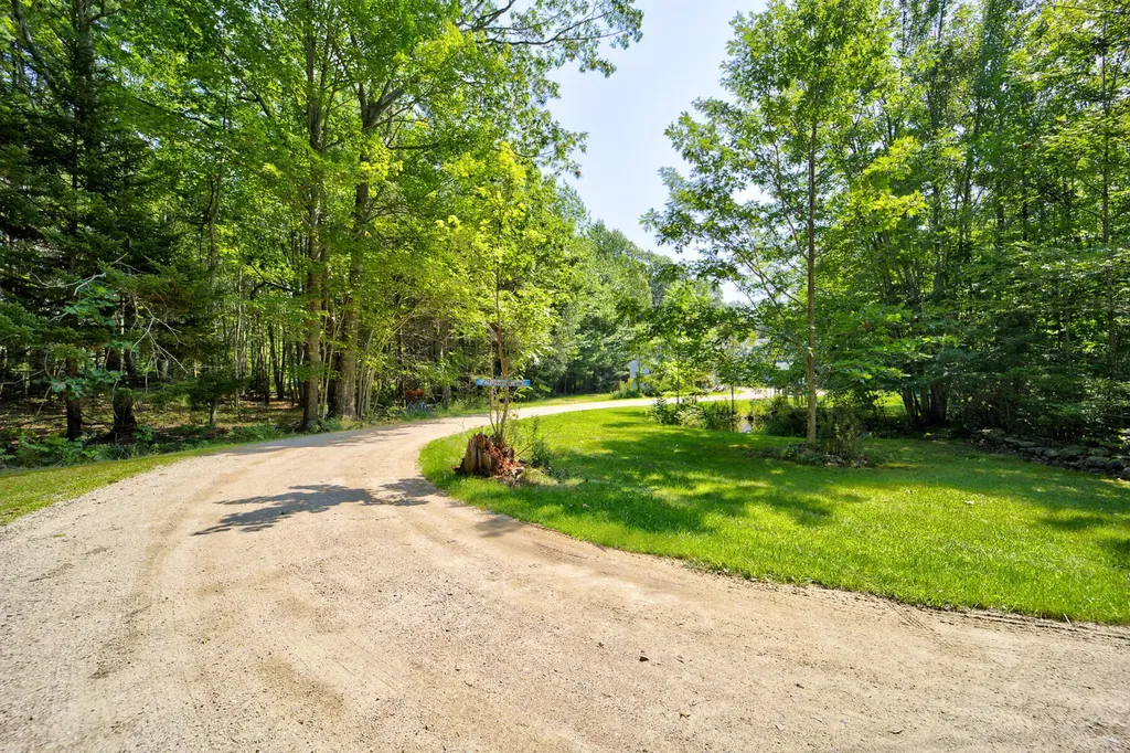 29 Penny Lane Blue Hill ME 04614