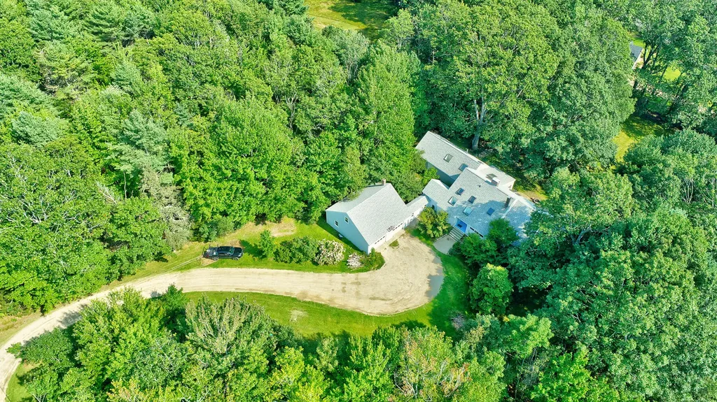 29 Penny Lane Blue Hill ME 04614
