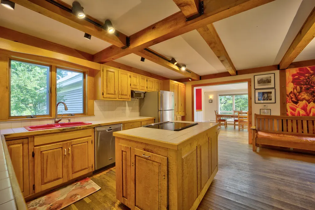 29 Penny Lane Blue Hill ME 04614