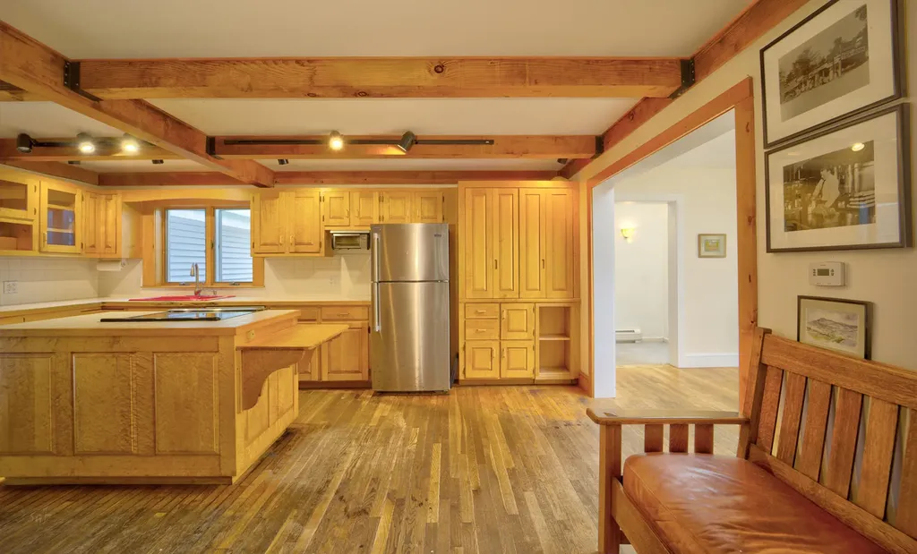 29 Penny Lane Blue Hill ME 04614
