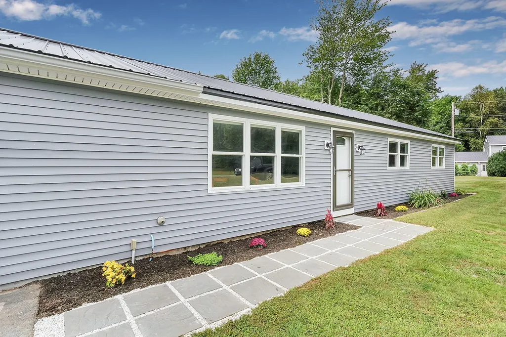 23 Daniel Street Gorham ME 04038