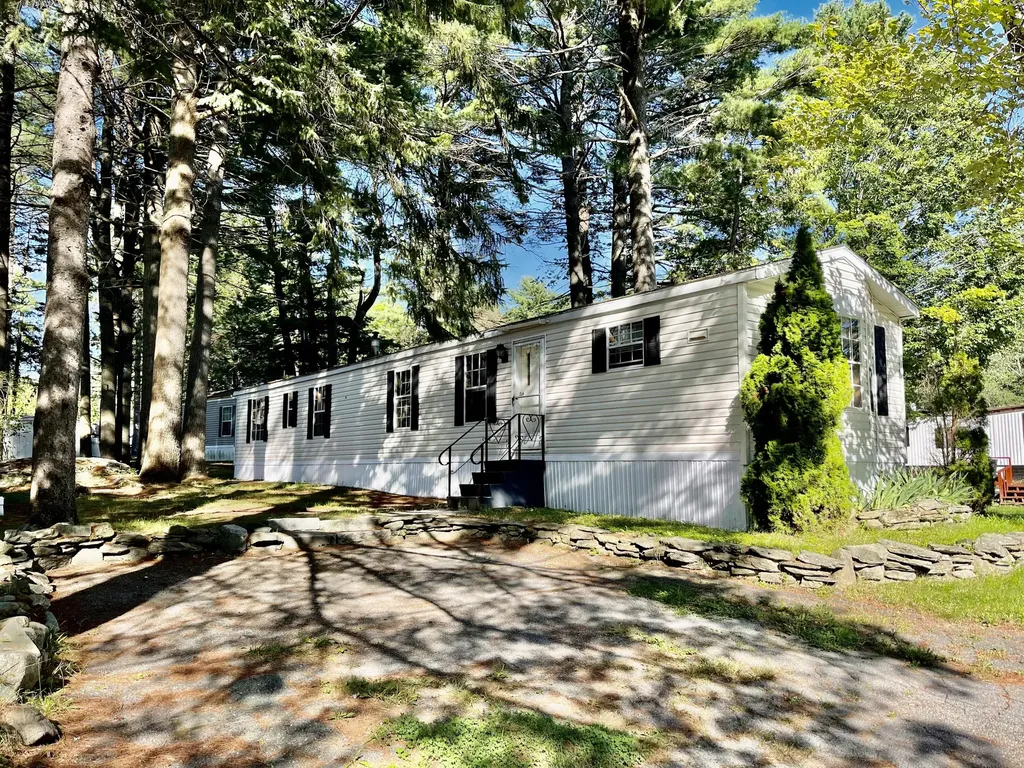 4 Lakeview Drive Holden ME 04429