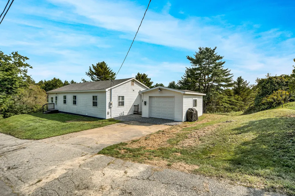 26 Tracy Street Augusta ME 04330