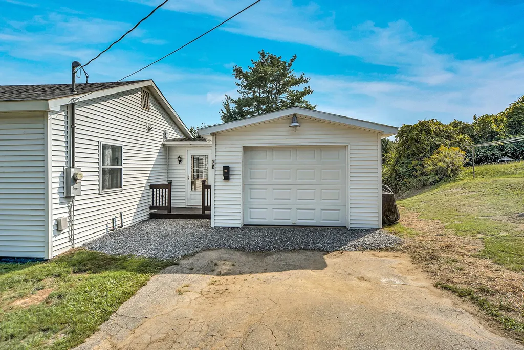 26 Tracy Street Augusta ME 04330
