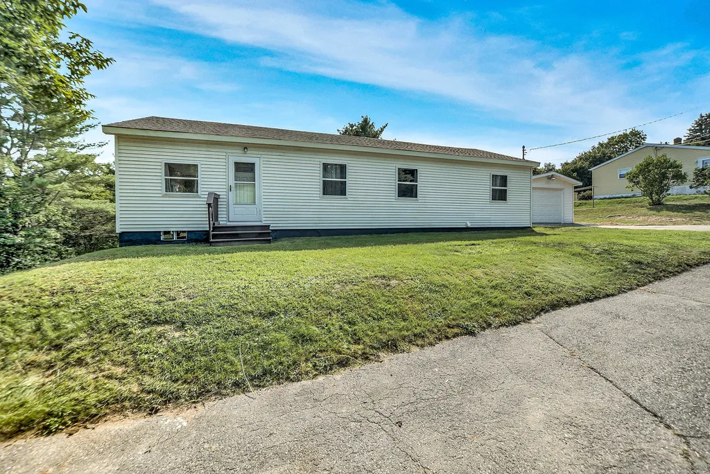 26 Tracy Street Augusta ME 04330