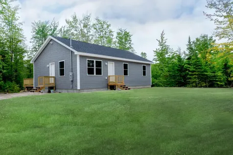 18 Knoll Road Poland ME 04274