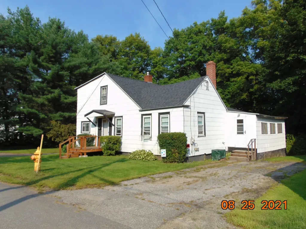 6 Center Street Richmond ME 04357