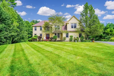 10 Canterbury Lane Falmouth ME 04105