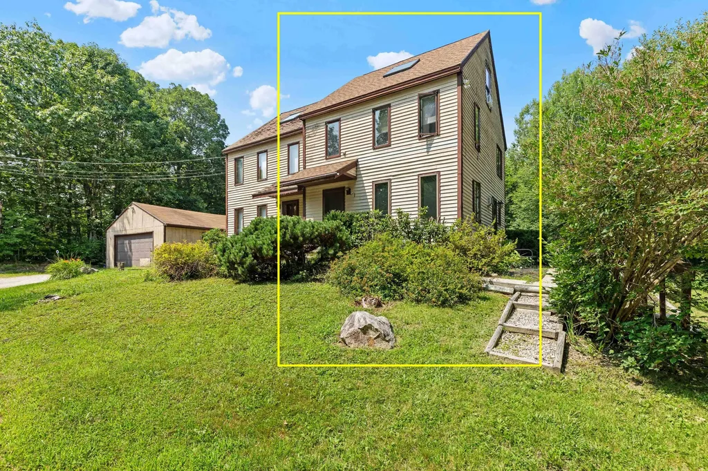 1481 Roosevelt Trail Raymond ME 04071