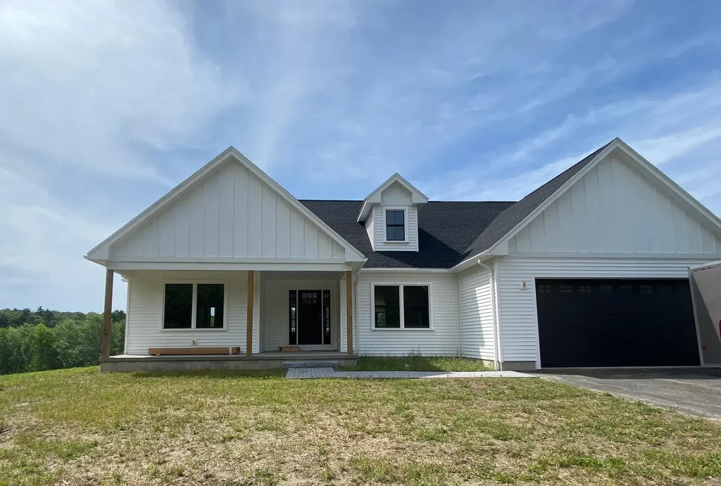 8 Donegal Drive Veazie ME 04401